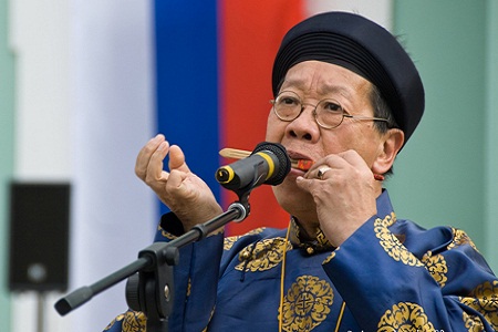 TRAN QUANG HAI plays the bamboo jew's harp, MOSCOW, RUSSIA, 2012
